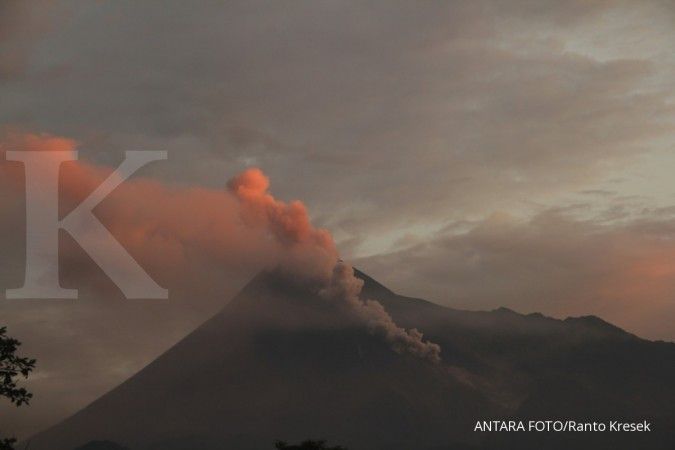 Gunung Merapi semburkan awan panas, ada hujan abu tipis di Boyolali
