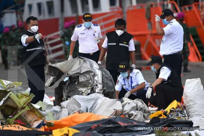 Indonesian air crash investigators send plane parts to US, UK for checks