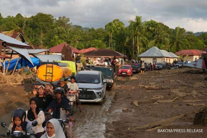 Pembersihan Lumpur Terus Dipercepat, Mobilitas dan Distribusi Barang Mulai Lancar