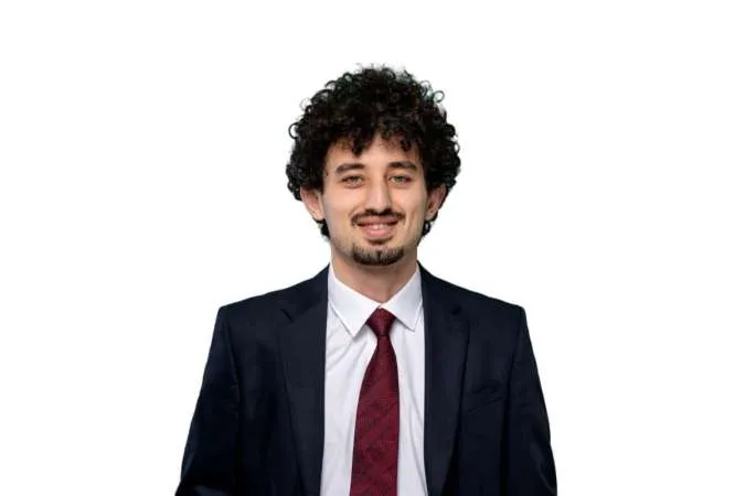 Prompt Gemini AI Buat Bikin Pas Foto dengan Background Merah & Hitam Putih