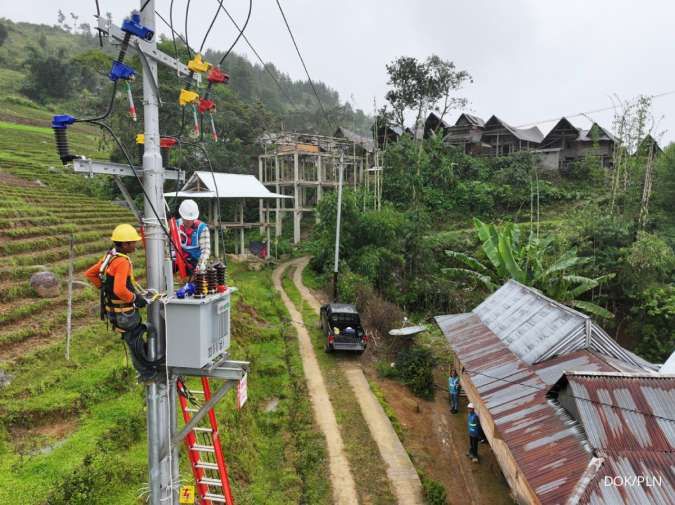 Hari Pelanggan Nasional, PLN Hadirkan Listrik 24 Jam Bagi Warga 25 Desa di Sulsel