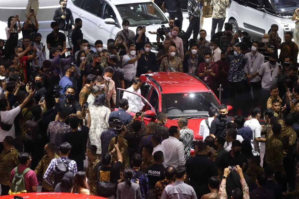 Penjualan Mobil dan Motor Naik di 2022, Jokowi Ajak Industri Otomotif Lebih ke Ekspor