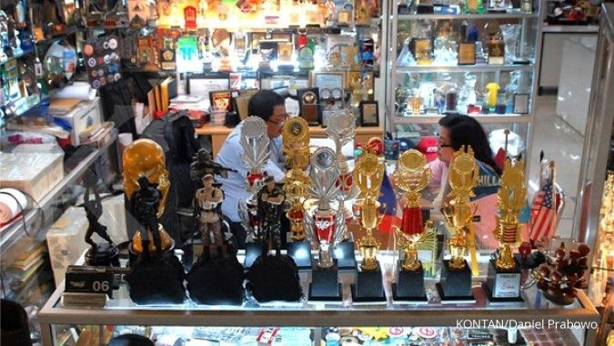 Agustusan, rezeki menjulang dari piala dan medali