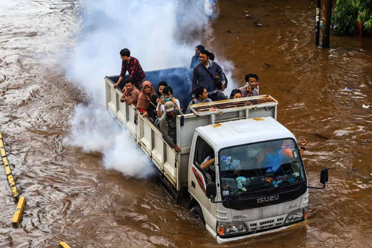 Beri bantuan ke korban banjir yang tersengat listrik, DPRD DKI: Kami bukan pencitraan