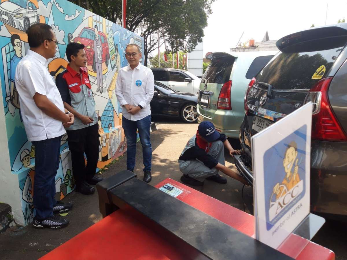 ACC Gelar Uji Emisi Kendaraan di Hari Pelanggan Nasional