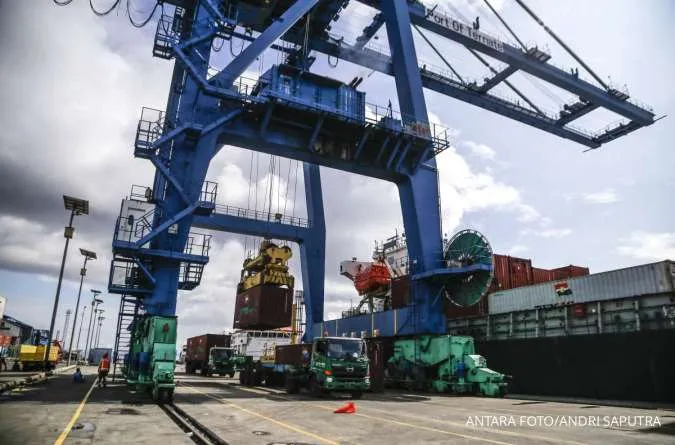 Indonesia's Exports, Imports Beat Forecasts, Trade Surplus Less than Expected