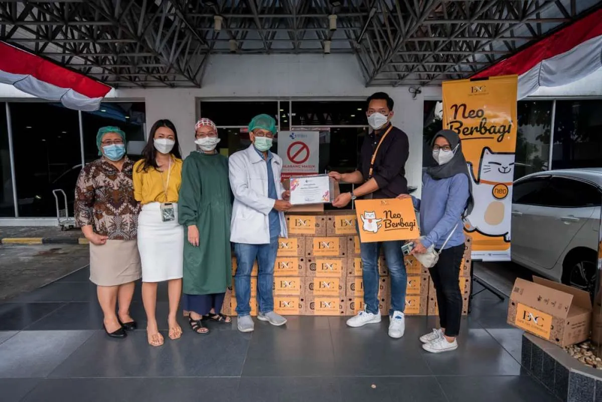 Gaet TaniHub, Bank Neo Commerce donasikan paket makanan sehat untuk nakes