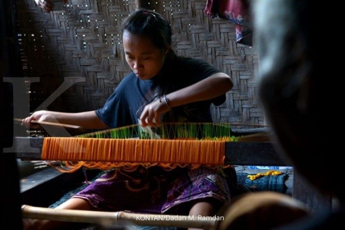 Maybank Foundation bina penenun di Lombok