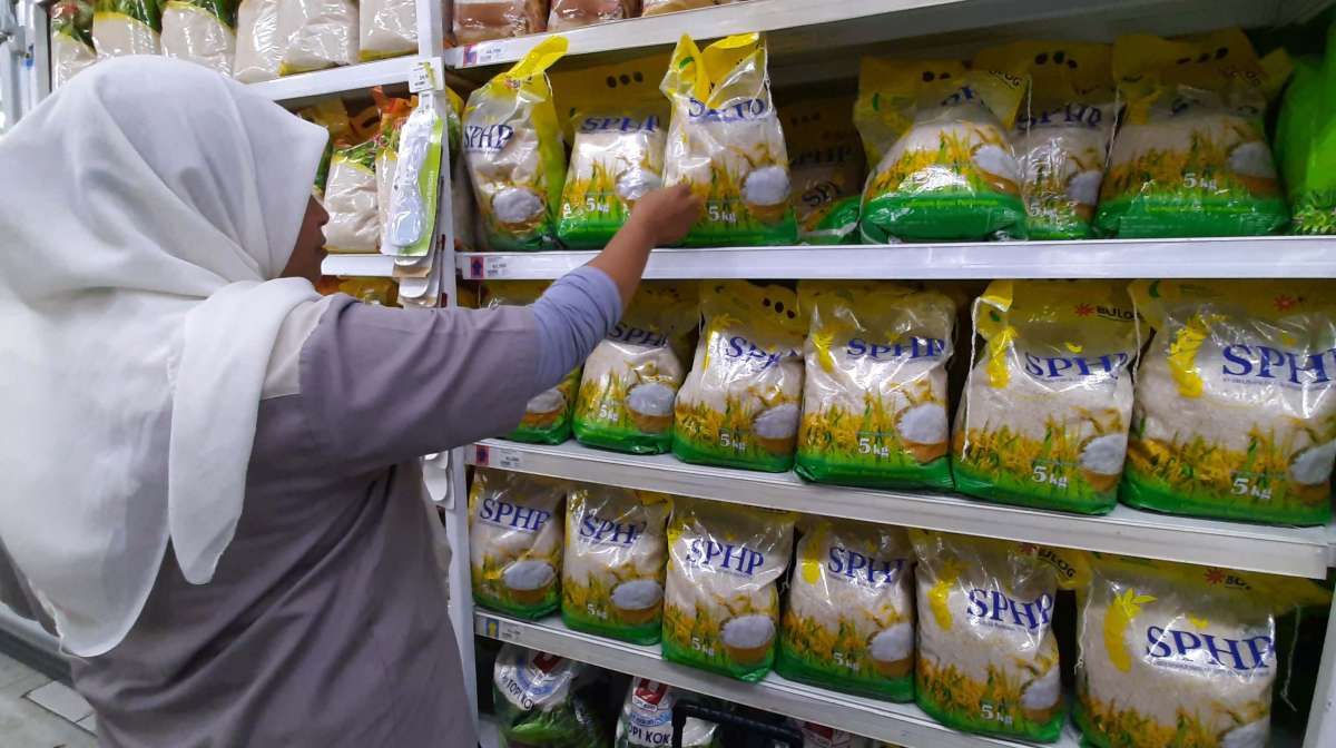 Pemerintah Menaikkan Harga Beras Bulog SPHP