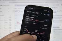 Menilik Dampak Pelemahan Rupiah ke Emiten di Bursa Indonesia