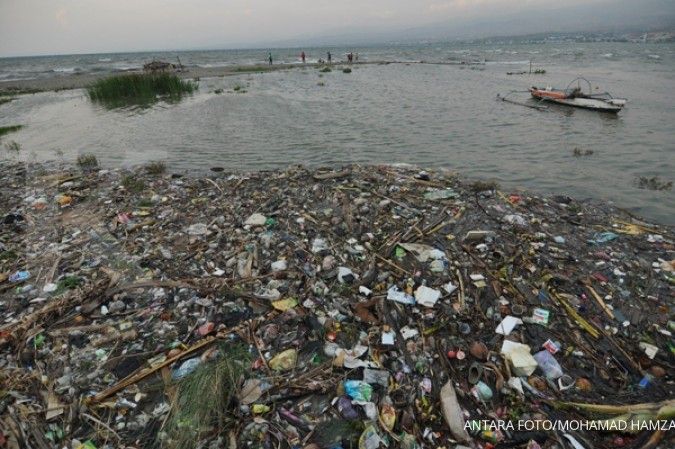 Sampah di pintu air Hek Kramat Jati capai 6 ton  
