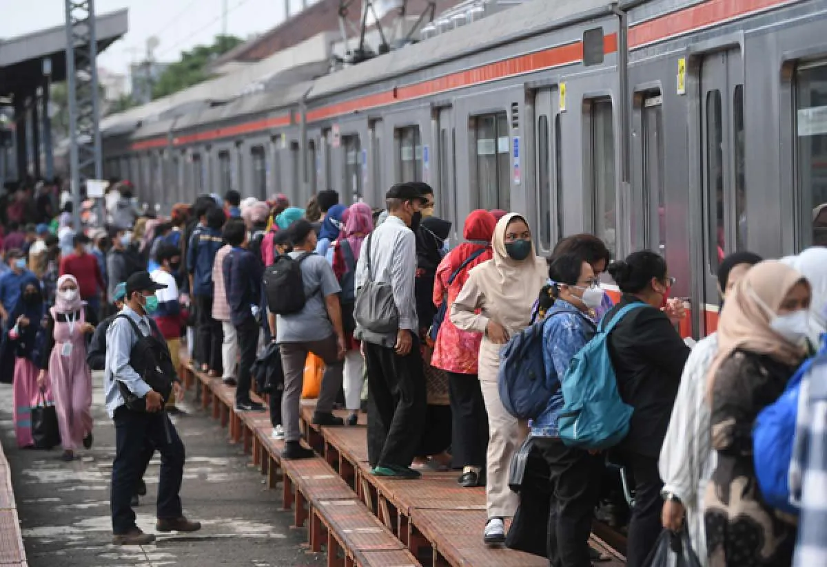Pemerintah Masih Kaji Penyesuaian Tarif KRL