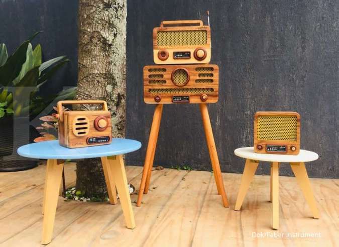 Laba nyaring dari produksi radio kayu
