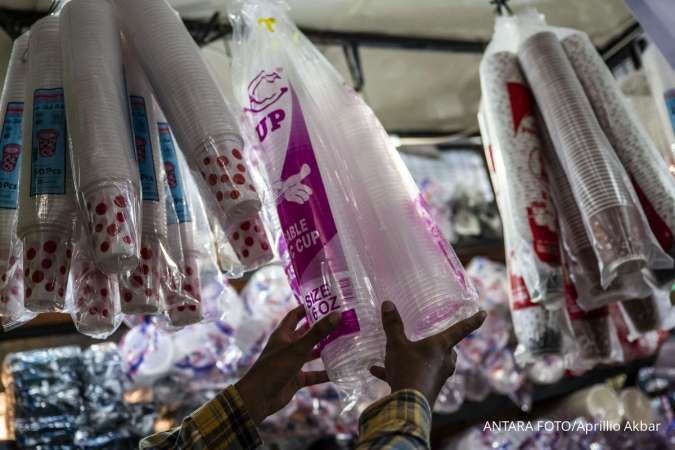 Harga Plastik Global Naik, Pedagang Pasar Pilih Tahan Harga Agar Pelanggan Tak Lari