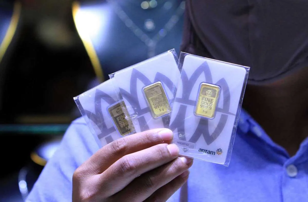 Harga emas Antam turun (8/9), selisih dengan harga buyback Rp 101.000 per gram