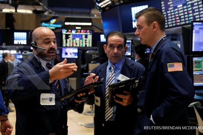 Bursa AS turun, investor resah atas sektor ritel 