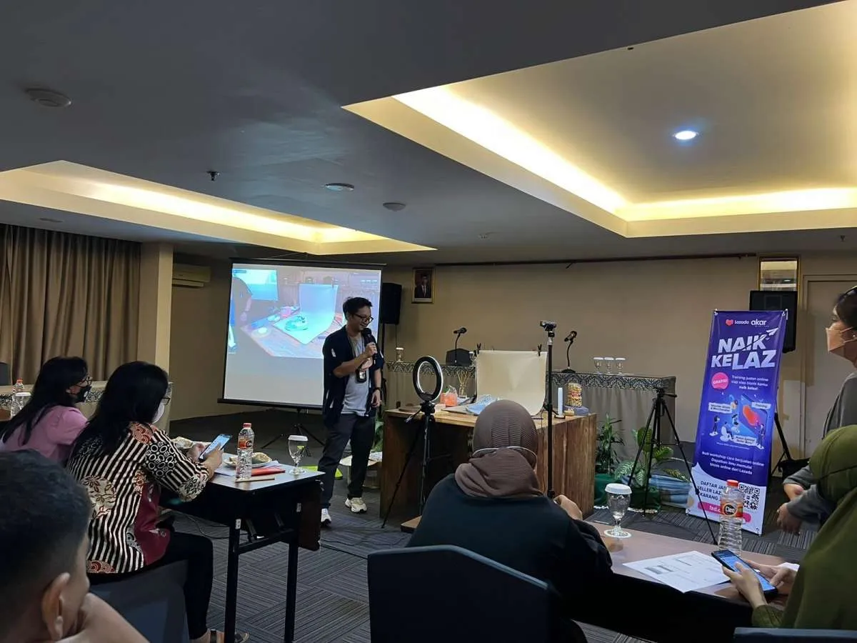 Lazada Perkuat Komitmen Pemberdayaan UMKM di Jawa Tengah lewat Gerakan AKAR Digital