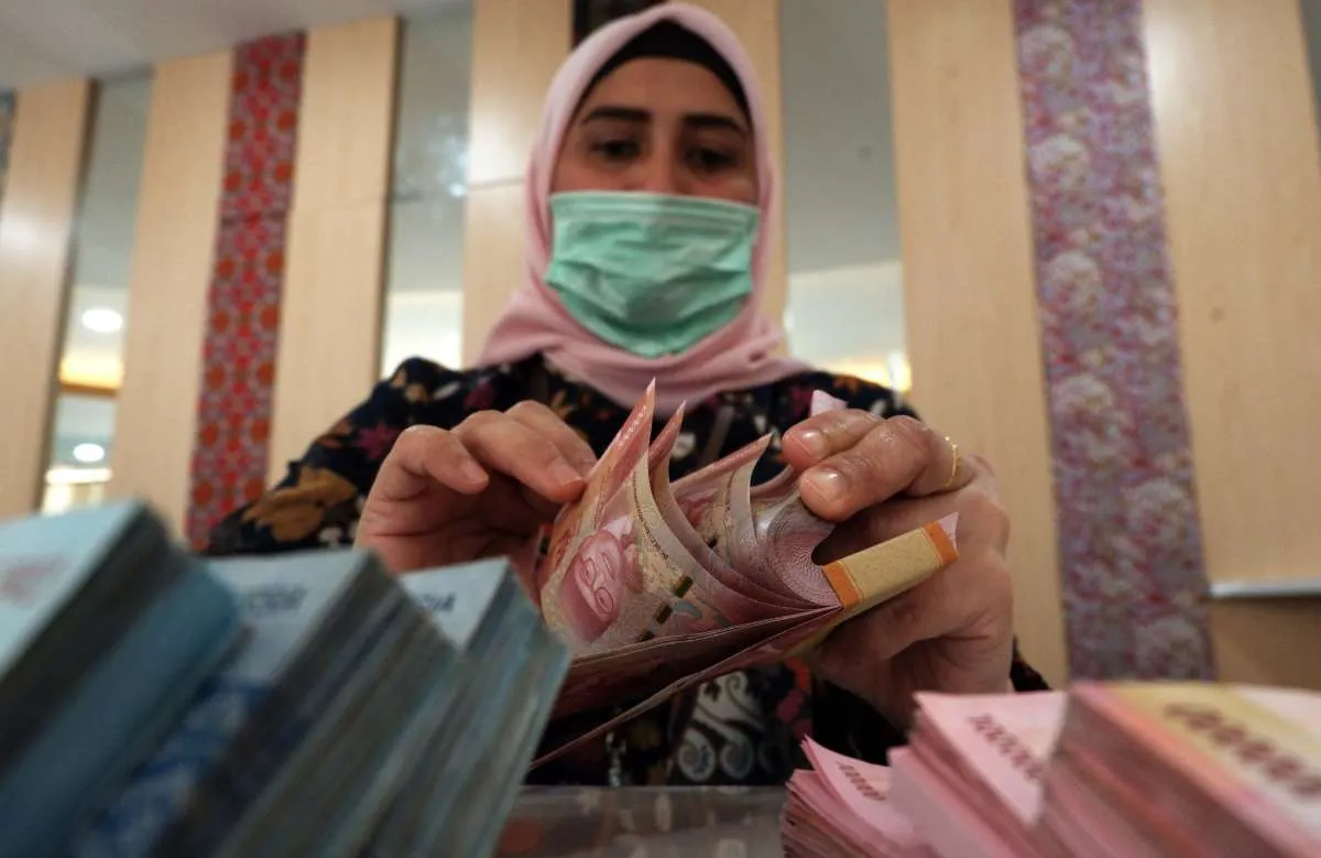 Rupiah hari ini menguat 2,46% ke Rp 15.840 per dolar AS di kurs Jisdor