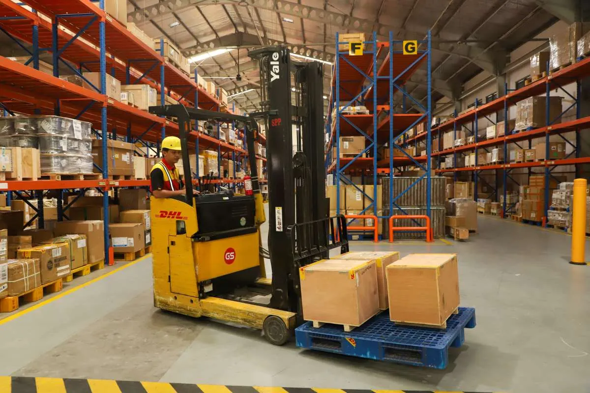 DHL Hentikan Sementara Pengiriman Barang B2B ke AS Mulai 21 April 