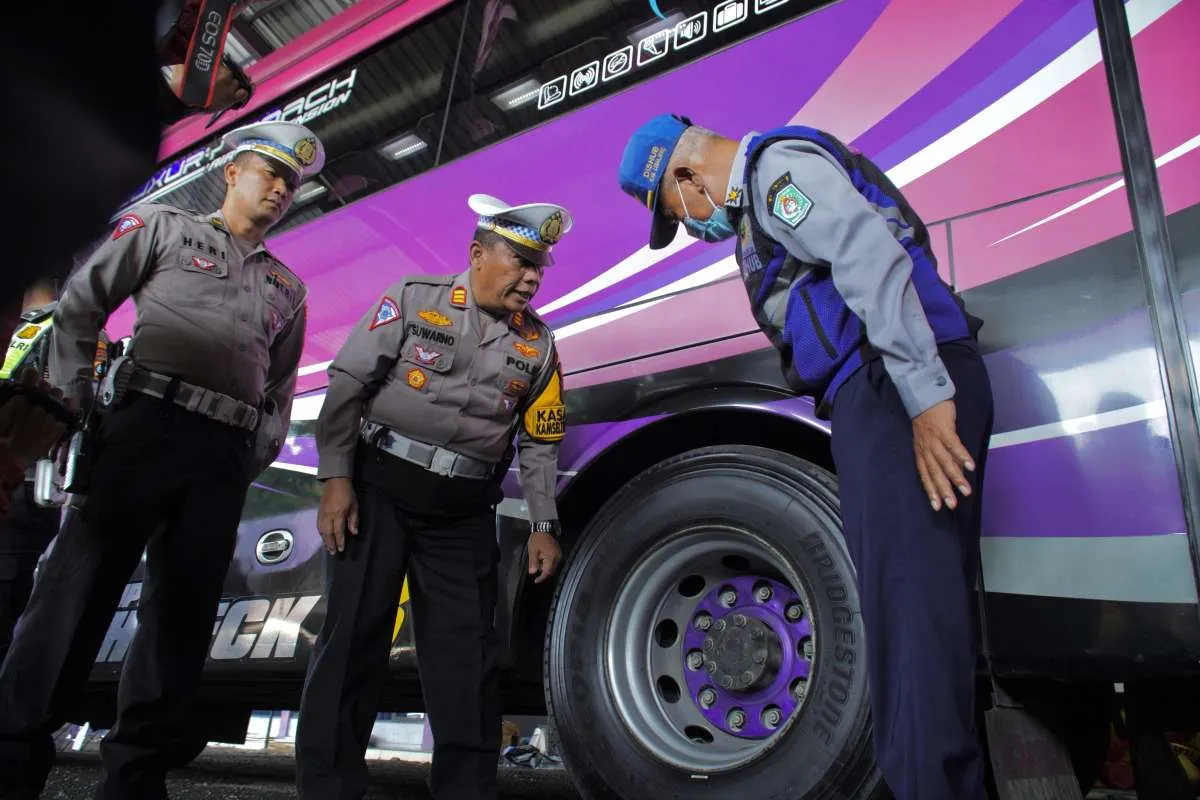 Jelang Libur Panjang Waisak, Kemenhub Awasi Kelaikan Bus Pariwisata 