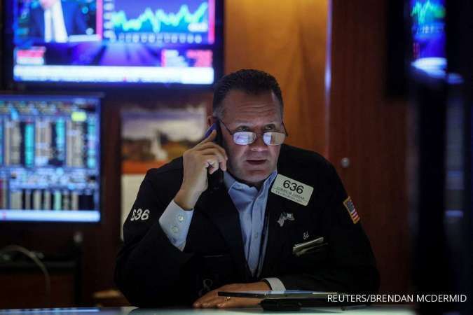 Wall Street Turun Lebih 1%, Terseret Kecemasan Atas Nada Hawkish The Fed 
