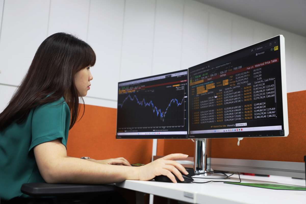 IHSG Perpanjang Reli Penguatan, Uji Level 7.300