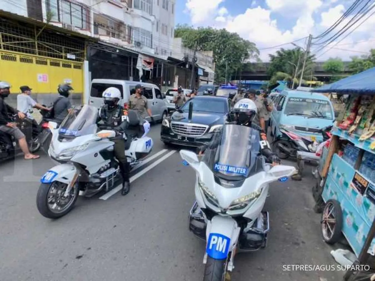 Jokowi bagi-bagi sembako jelang Lebaran