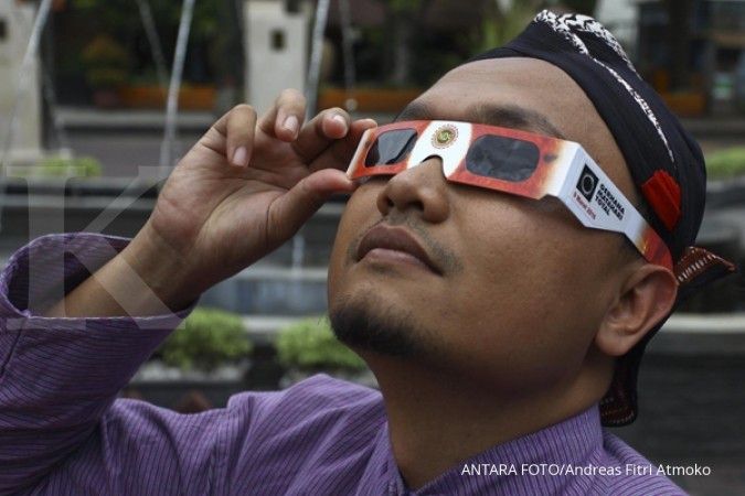 Kacamata polimer di 10 toko Gramedia ludes terjual