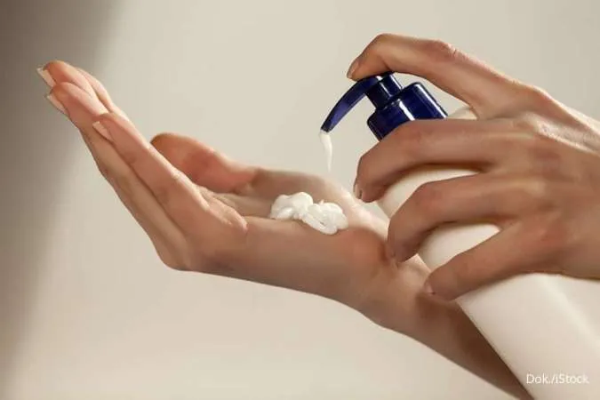 6 cara menggunakan body lotion yang benar untuk mencerahkan kulit dengan cepat