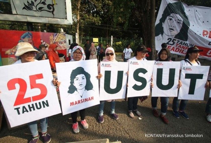 Pada saat kasus pembunuhan Marsinah terjadi, Presiden Soeharto memiliki perangkat Surat Keputusan Bakorstanas No.02/Satnas/XII/1990 dan Keputusan Menteri Tenaga Kerja No. 342/Men/1986.