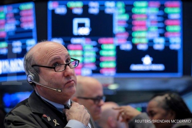 Wall Street melengkapi kenaikan bursa global di tengah fluktuasi pasar