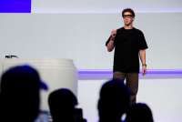 Meta Kejutkan Pasar, Mark Zuckerberg Perkenalkan Perangkat AI Genggam Meta Charm