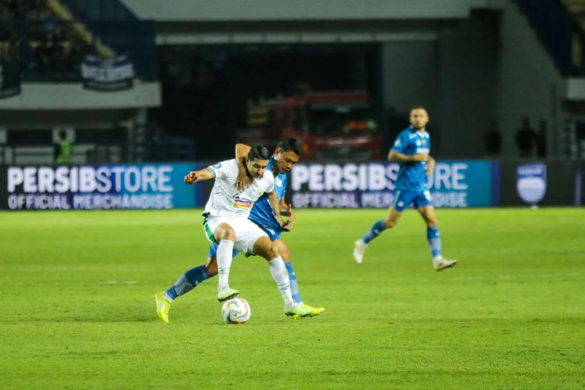 Persib Bandung Kalahkan PSS Sleman 4-1