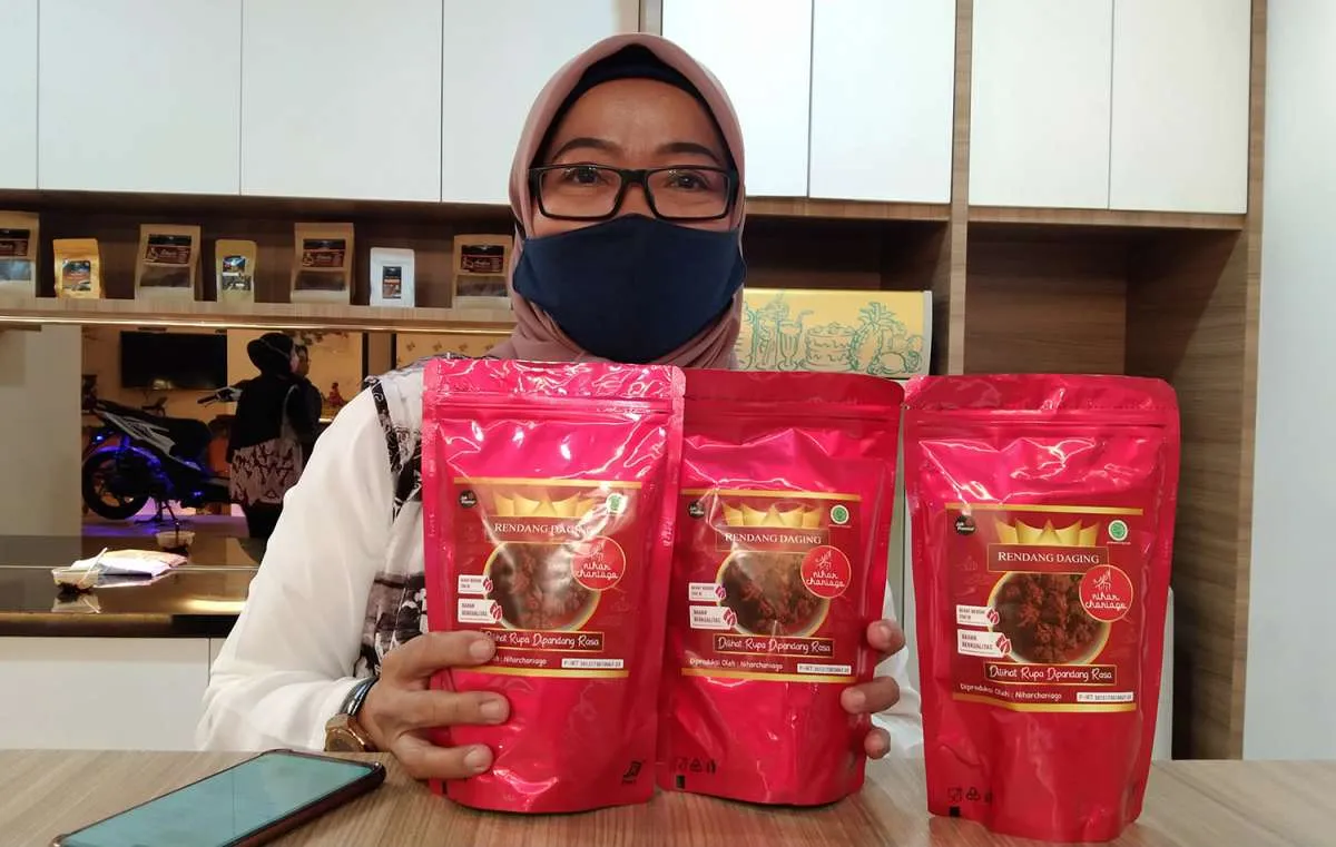 Dari Sepatu Beralih Menjadi Pembuat Rendang Saat Pandemi