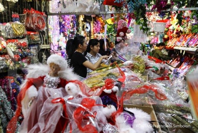 Jelang natal penjual  hiasan di  Bekasi  mulai ramai pembeli
