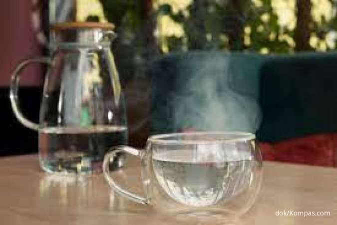 7 Manfaat Minum Air Hangat Setiap Hari untuk Kesehatan
