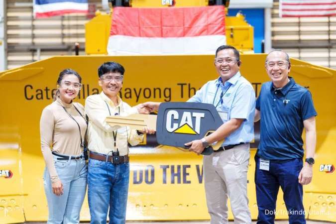 Trakindo Lakukan Handover Unit Track Type Medium Cat D8 ke-9999 kepada Jhonlin Group