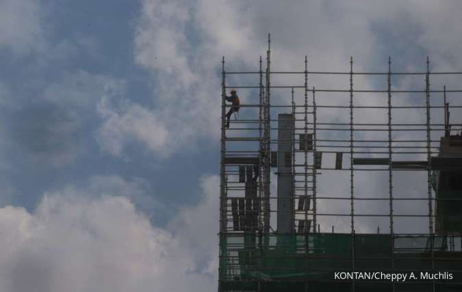 Melindungi Pekerja dan Menjaga Dunia Usaha