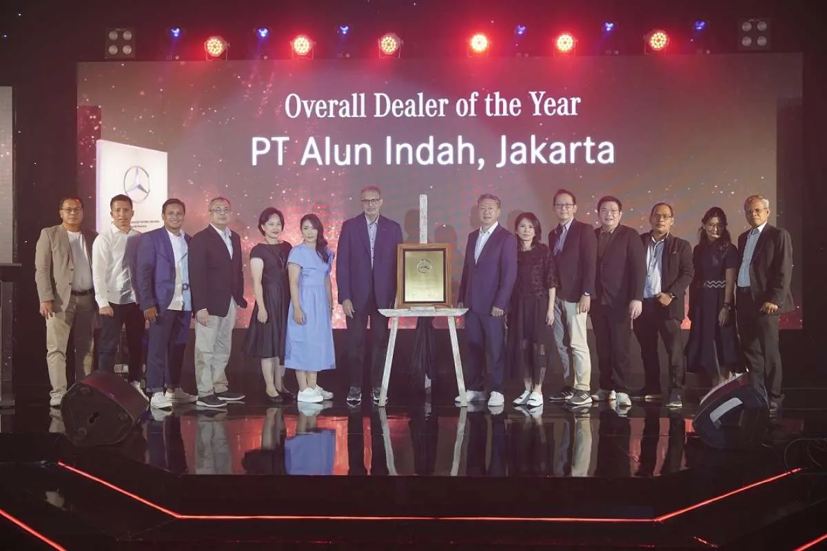 PT Alun Indah Dinobatkan sebagai Mercedes-Benz Truck dan Bus Dealer of the Year 202