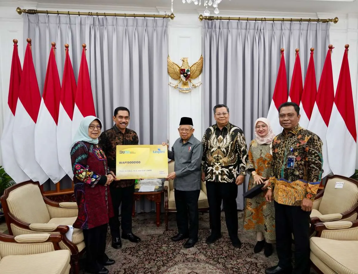TASPEN Serahkan Manfaat Program Pensiun dan THT ke Wapres Ma'ruf Amin