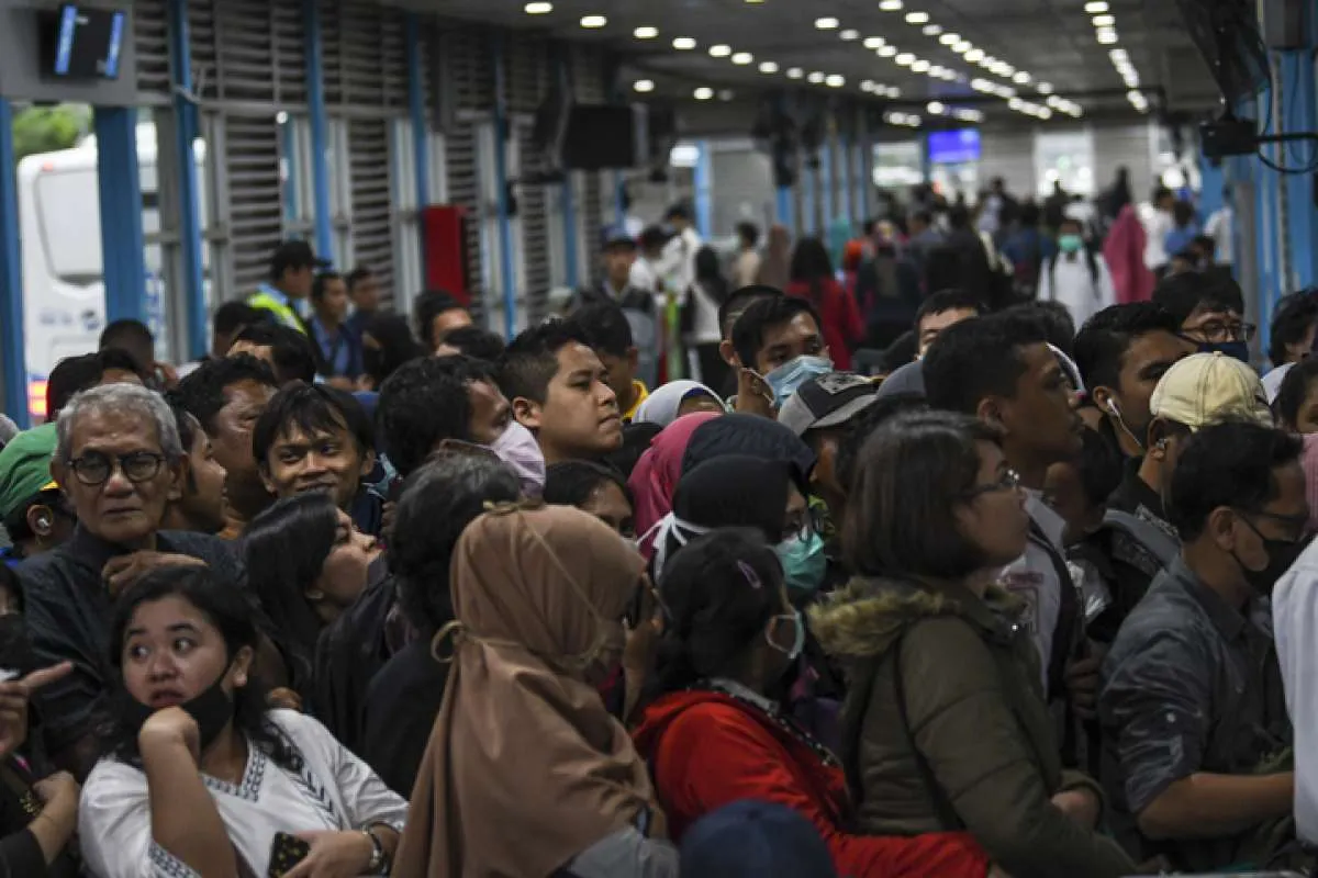 Penumpang menumpuk, pengamat: Himbauan Anies tak memperhatikan dinamika masyarakat