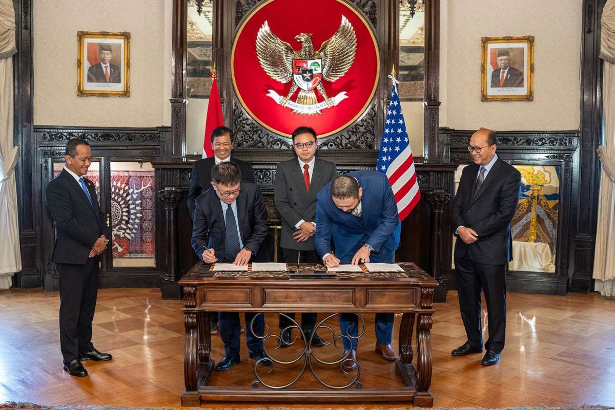 Perusahaan Amerika Serikat Investasi Panel Surya