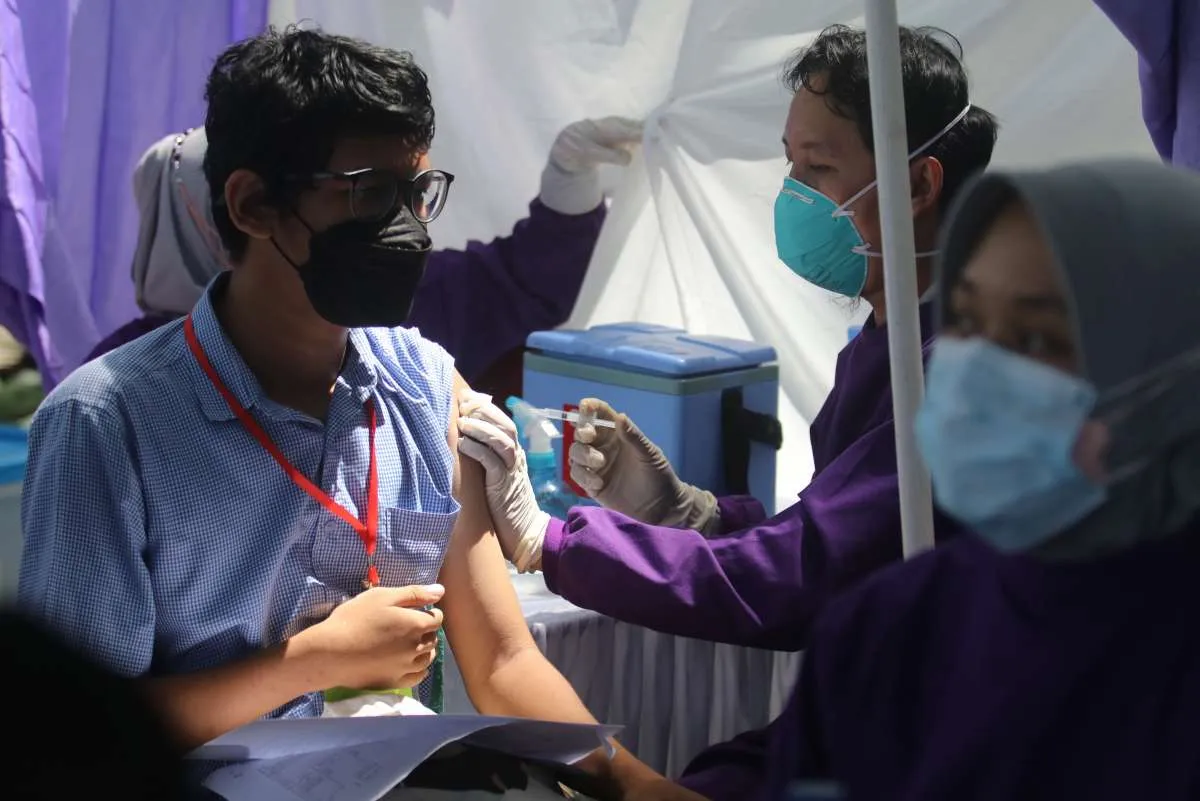 11 Macam vaksin Covid-19 di Indonesia dan efek sampingnya, ada yang baru