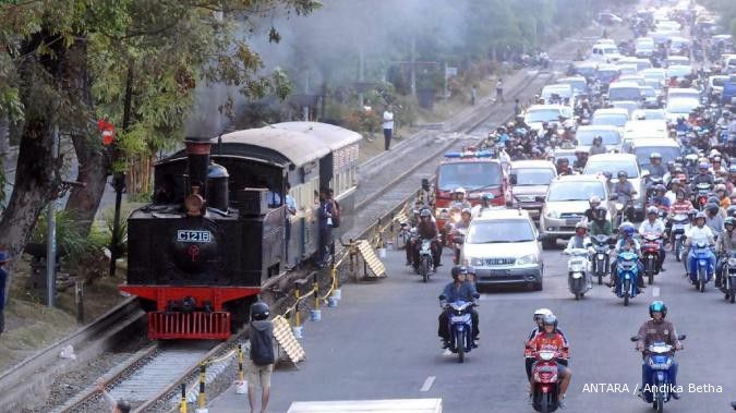Jokowi defends steam train, despite losses