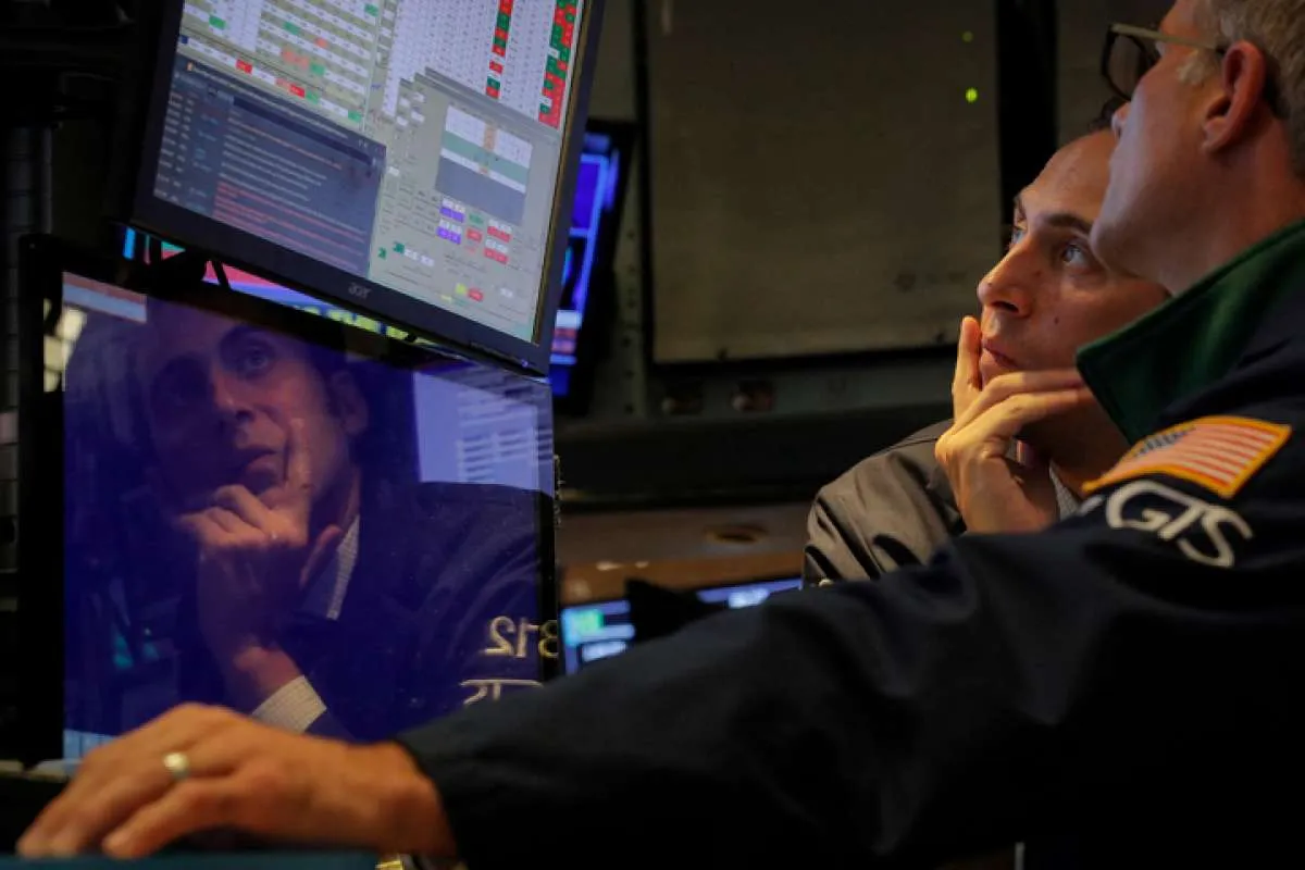 Wall Street jatuh setelah China membatalkan perjalanan ke tanah pertanian Montana