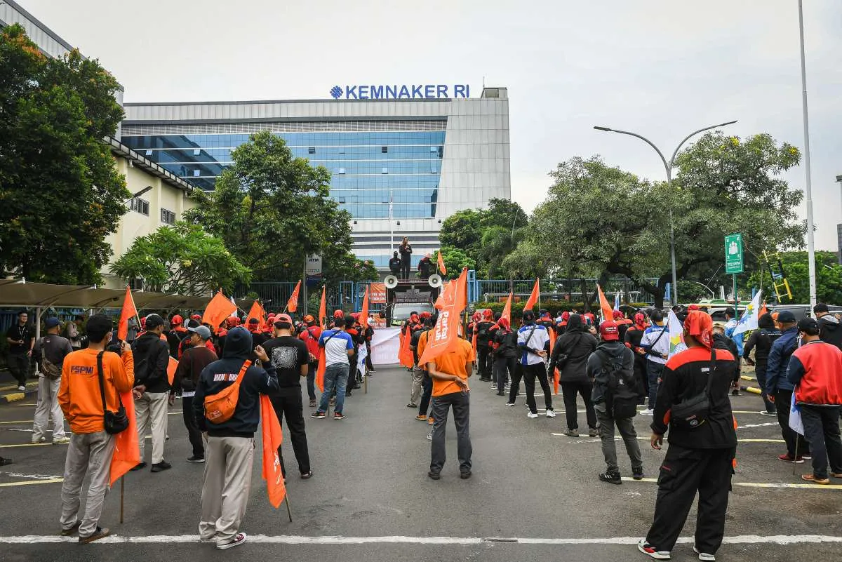 Program Pemerintah Saja Tak Cukup Atasi Masalah PHK