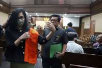 Ibu Ronald Tannur Didakwa Suap Hakim PN Surabaya Agar Anaknya Diputus Bebas