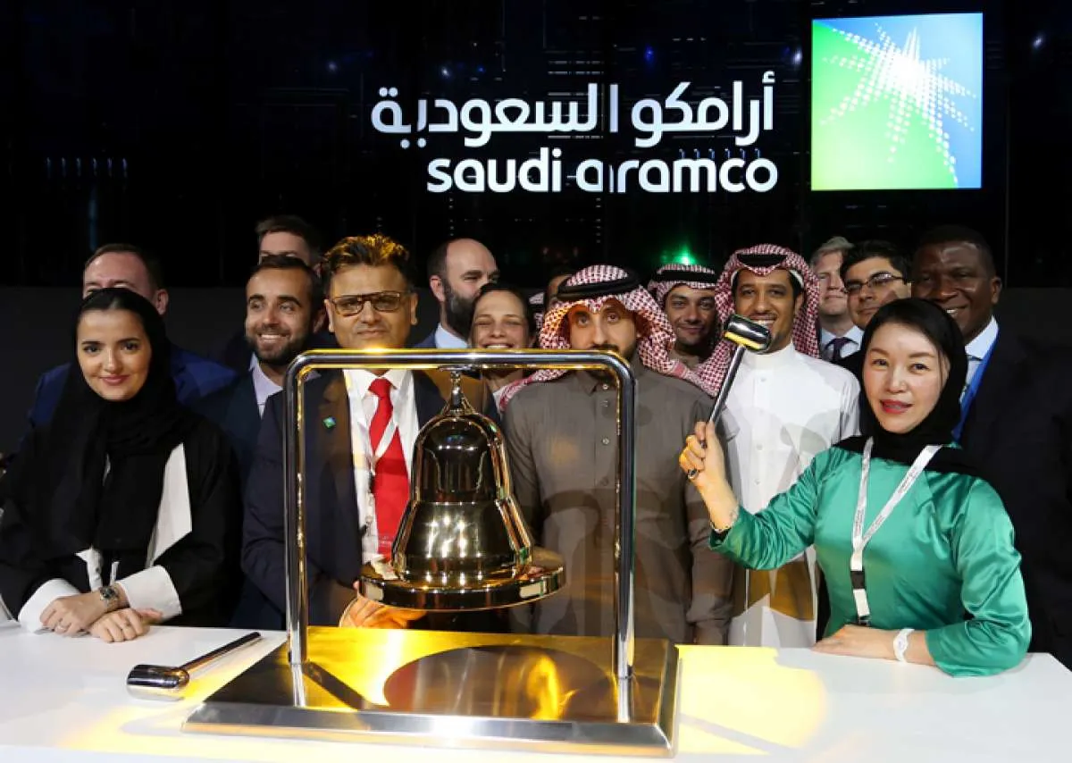Di debut perdana, harga saham Saudi Aramco melonjak 10% 