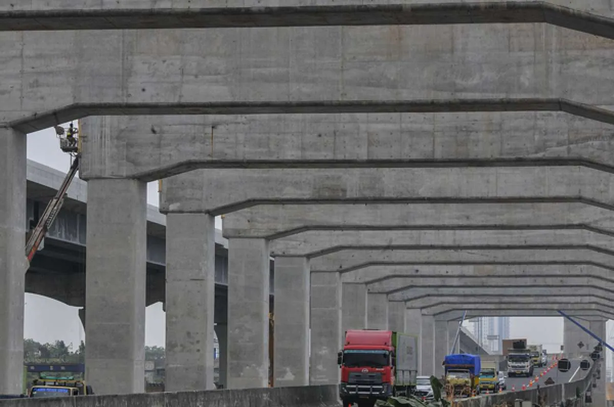 Rel untuk jalur kereta cepat Jakarta-Bandung dikirim dari China