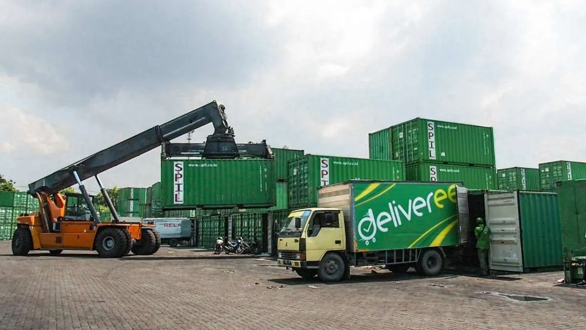 Salam Pacific Indonesia (SPIL) serahkan barang kebutuhan anak di pengungsian Semeru